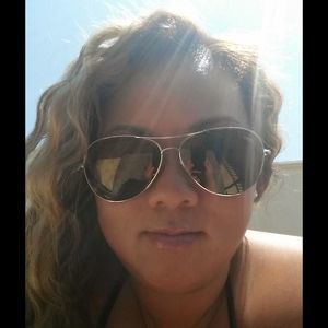 Meet your Posher, Thuy-vi